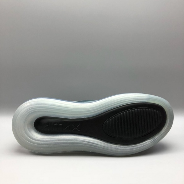 Nike Air Max 720 搭载厚度优于 Nike 先前鞋款的大型 Air 气垫 (1).jpg