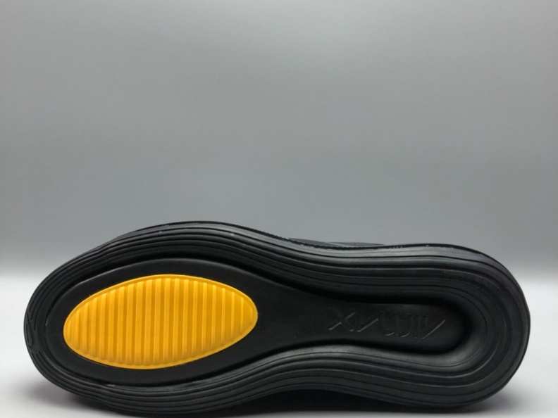 Nike Air Max 720 搭载厚度优于 Nike 先前鞋款的大型 Air 气垫 (54)