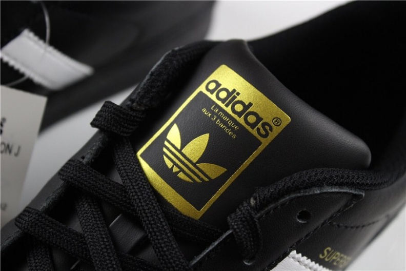 Adidas 三叶草 贝壳头板鞋 (38).jpg
