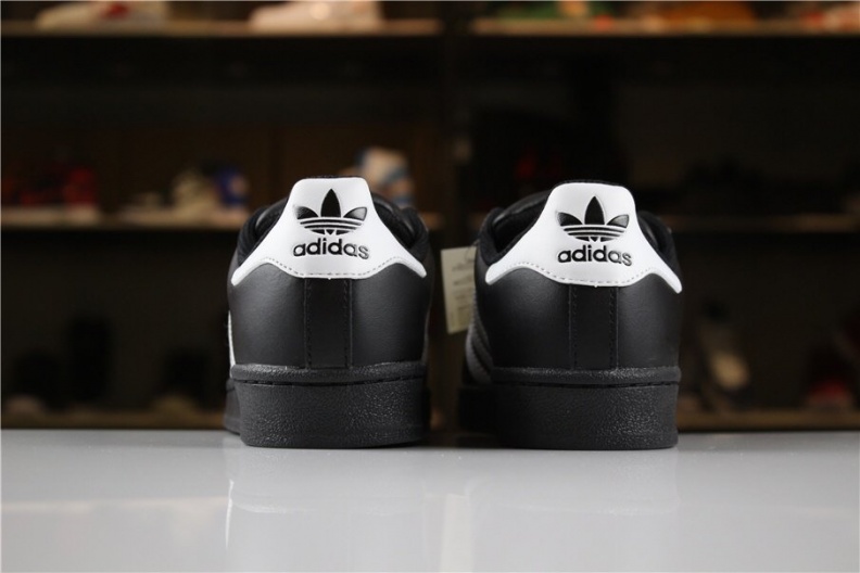 Adidas 三叶草 贝壳头板鞋 (39).jpg
