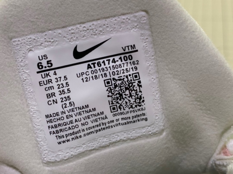 耐克Nike Air Max 270 React 瑞亚赛车系列 (1)