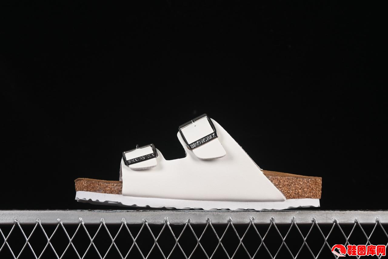 Birkenstock勃肯凉鞋象牙白限量版：羊羔毛鞋垫+软木缓震三重系统深度解析