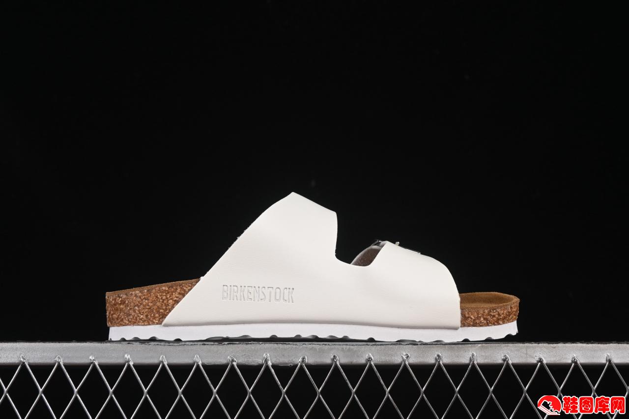 Birkenstock勃肯凉鞋象牙白限量版：羊羔毛鞋垫+软木缓震三重系统深度解析