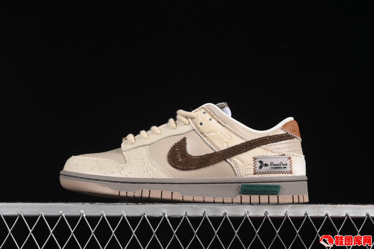 Nike Dunk Low 熊猫恶作剧冬梦奇缘：星际圣诞主题双气垫限量板鞋
