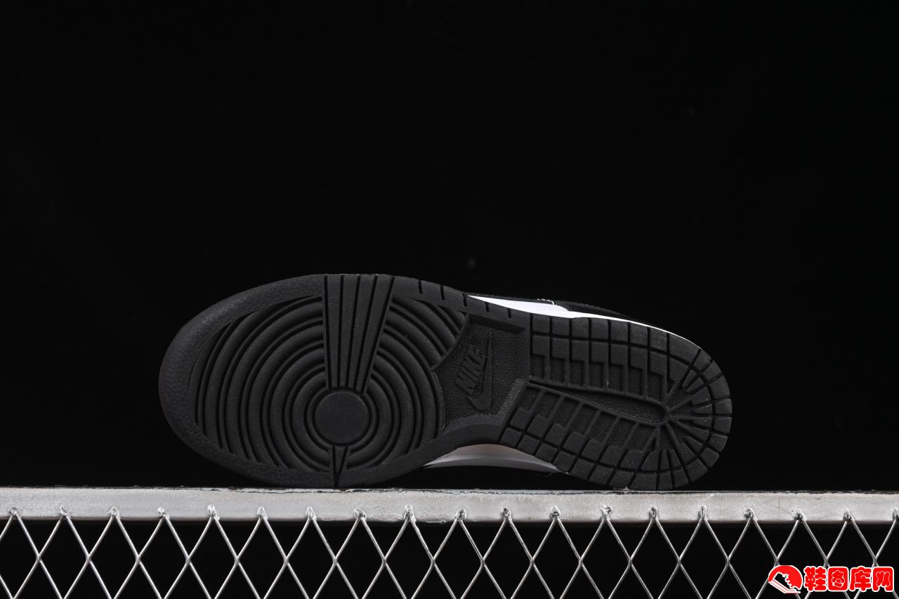 Nike SB Dunk Low 经典黑白 HF5441-100：滑板基因与OG配色的终极融合