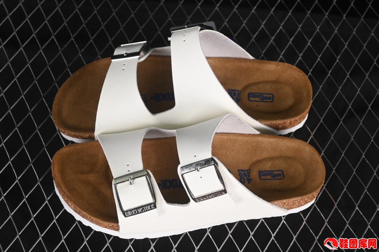 Birkenstock勃肯凉鞋象牙白限量版：羊羔毛鞋垫+软木缓震三重系统深度解析