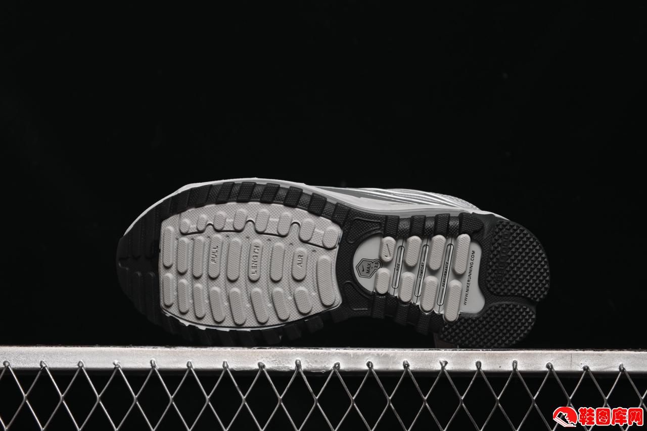 Comme Des Garçons Homme Plus与Nike再度联手打造的Air Max TL 2.5联名鞋款