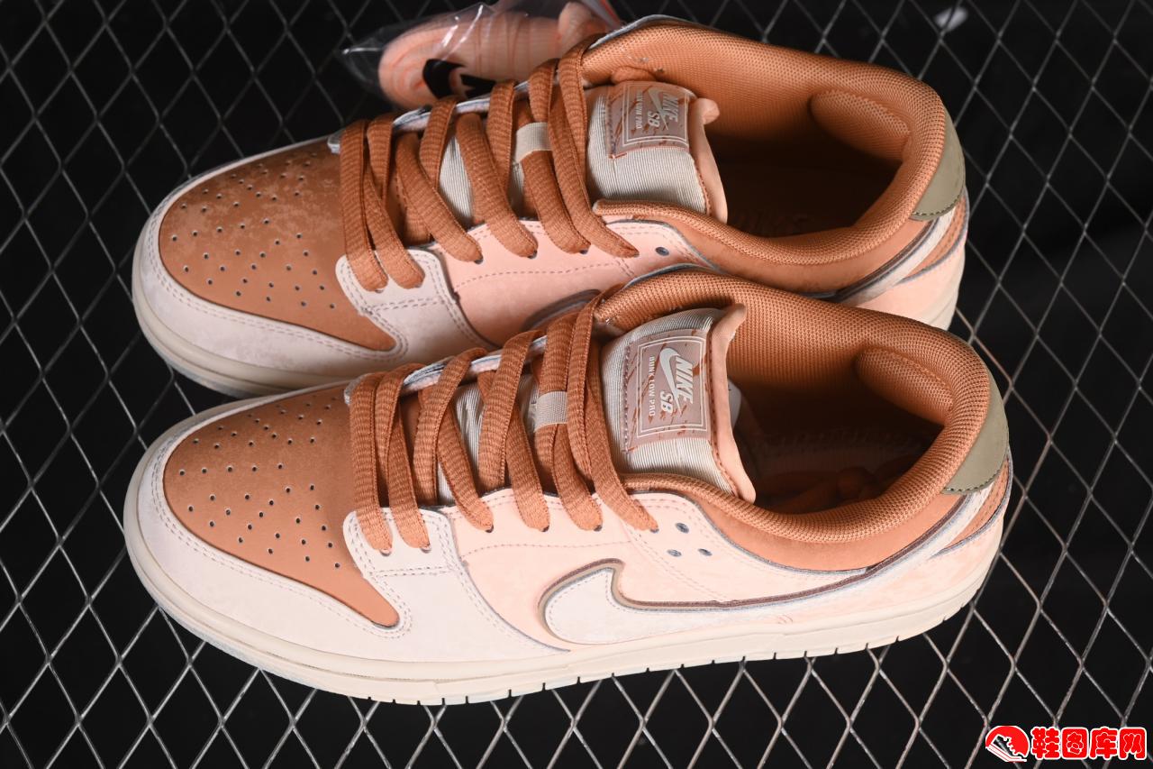 Nike SB Dunk Low特罗卡德罗花园板鞋：低帮复古设计与街头风格的完美融合