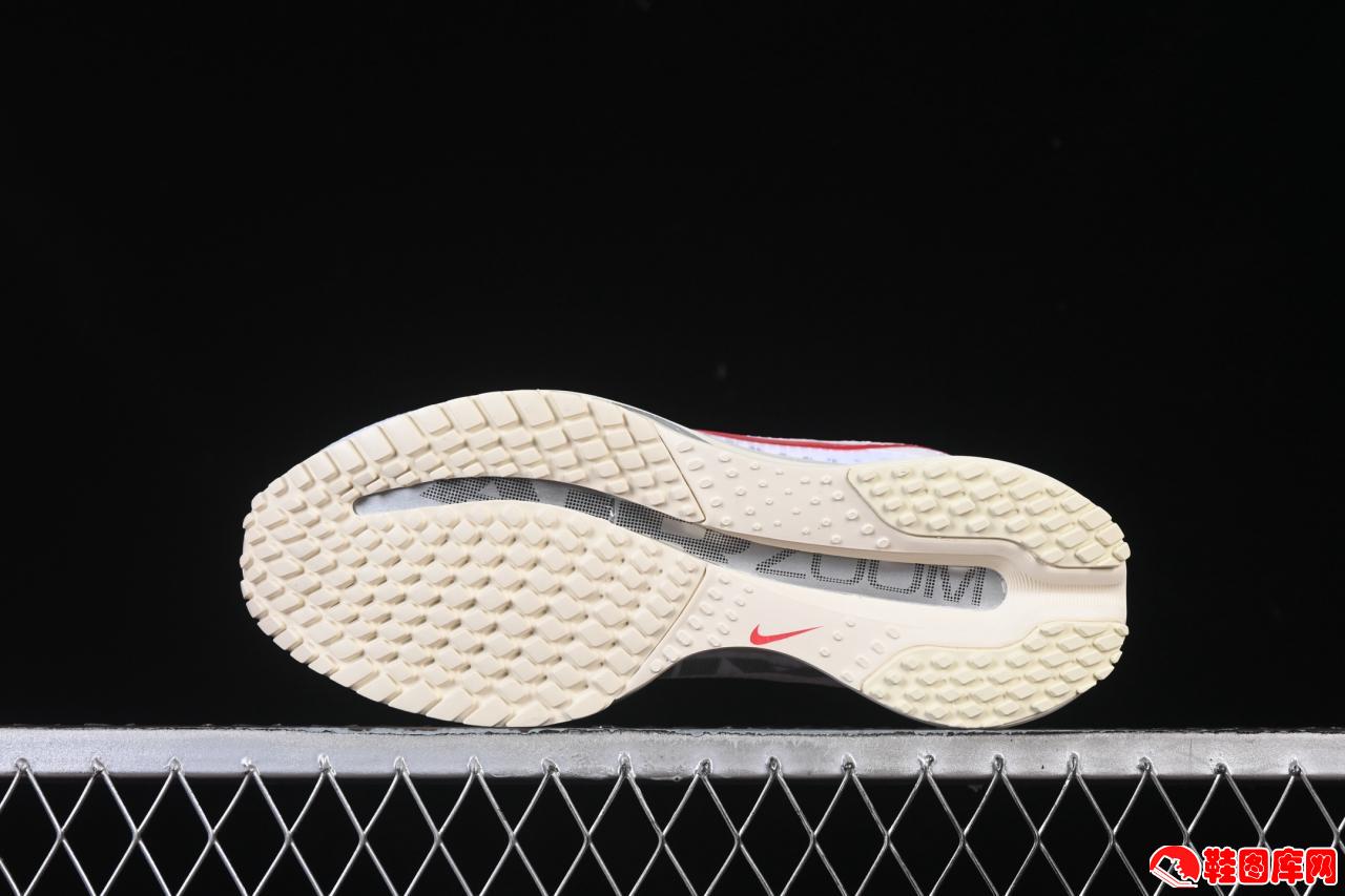 Nike Air Zoom Pegasus Premium 全掌可视化气垫跑鞋 IH7347-111 革新仿碳板曲线设计 缔造疾速流畅迈步体验