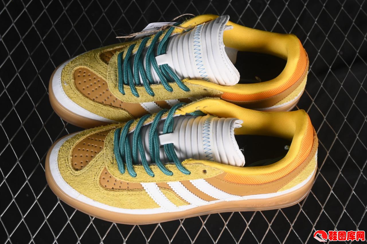 Bad Bunny x Adidas Gazelle Indoor 联名款复古板鞋：三叶草经典重塑，防滑耐磨