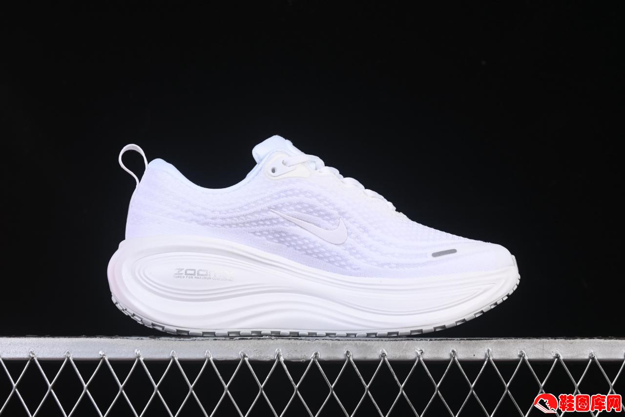耐克Air Zoom Vomero Plus网面厚底气垫跑鞋HV8154-102全尺码选购指南