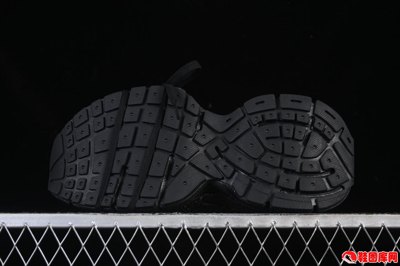 Balenciaga Phantom十代官方同步款潮流跑鞋：颠覆性设计与未来美学重塑运动风尚