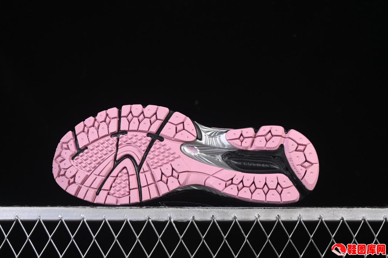 New Balance 1906系列复古老爹鞋：轻质牛剖革拼接网眼，T-Beam支撑与外露缓震科技重塑舒适慢跑体验