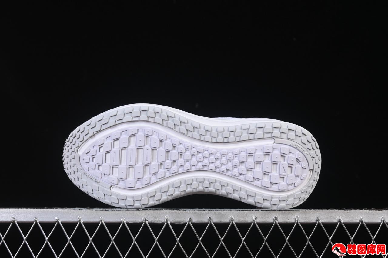 耐克Air Zoom Vomero Plus网面厚底气垫跑鞋HV8154-102全尺码选购指南