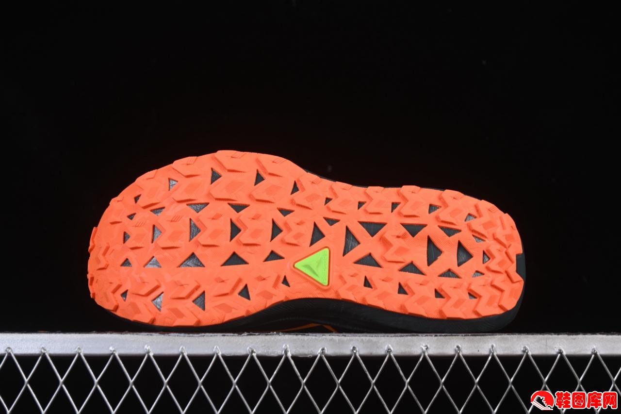 Asics Trabuco Max 4 亚瑟士专业跑鞋：全方位缓震科技与透气设计，重塑户外跑步新体验