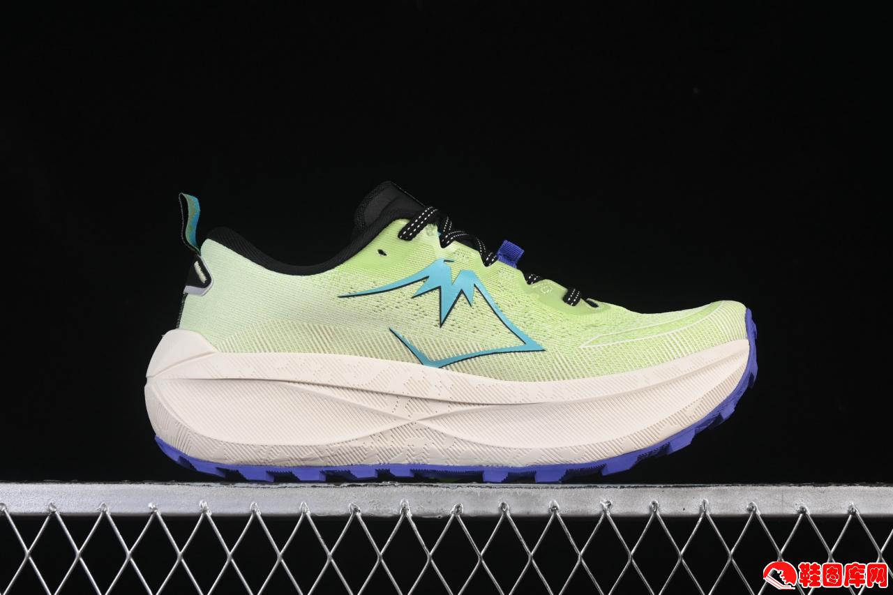 Asics Trabuco Max 4 亚瑟士专业跑鞋：FF BLAST™ PLUS缓震科技与透气设计
