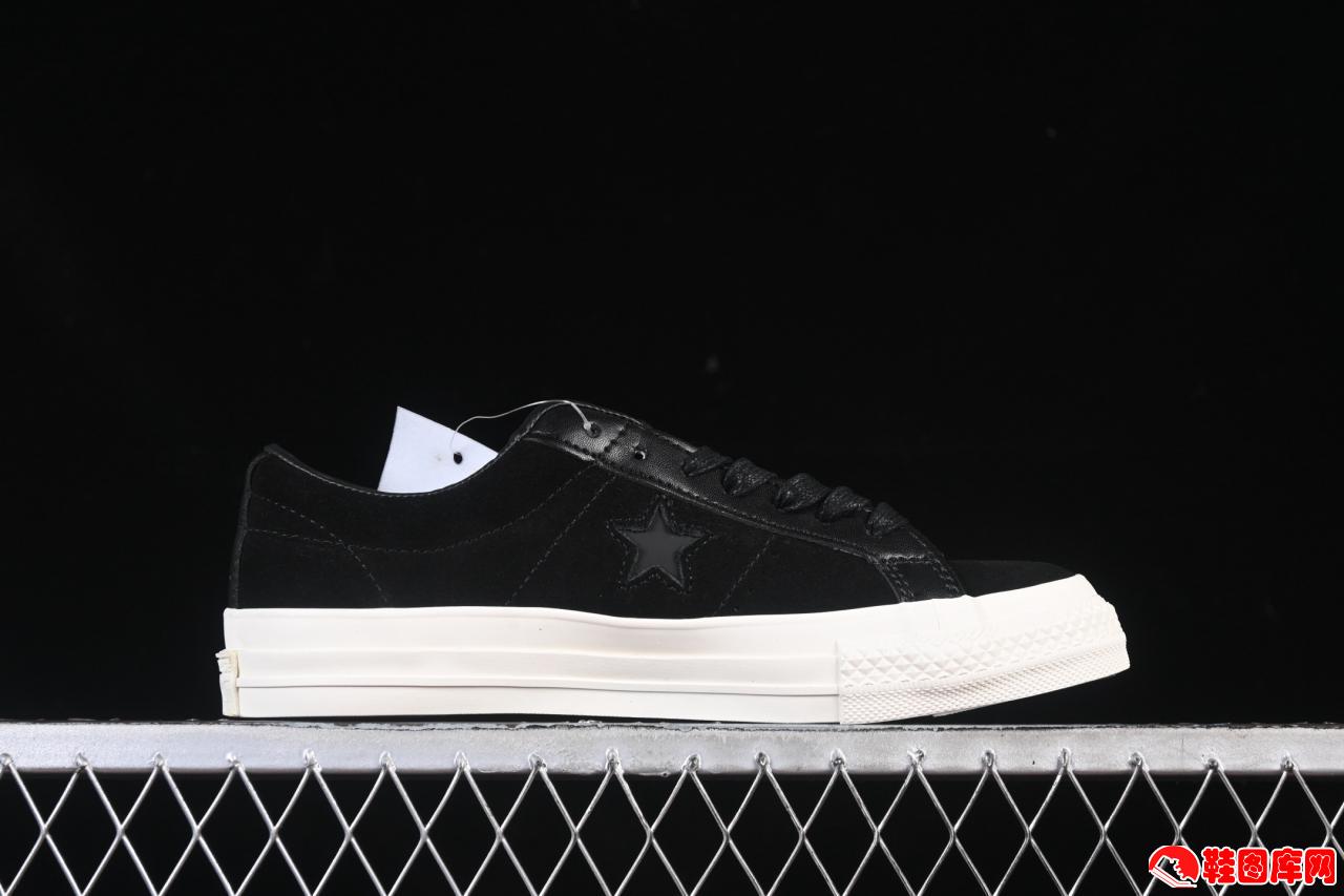 Converse One Star 匡威翻毛皮黑色低帮休闲板鞋：经典星标设计与柔软麂皮质感