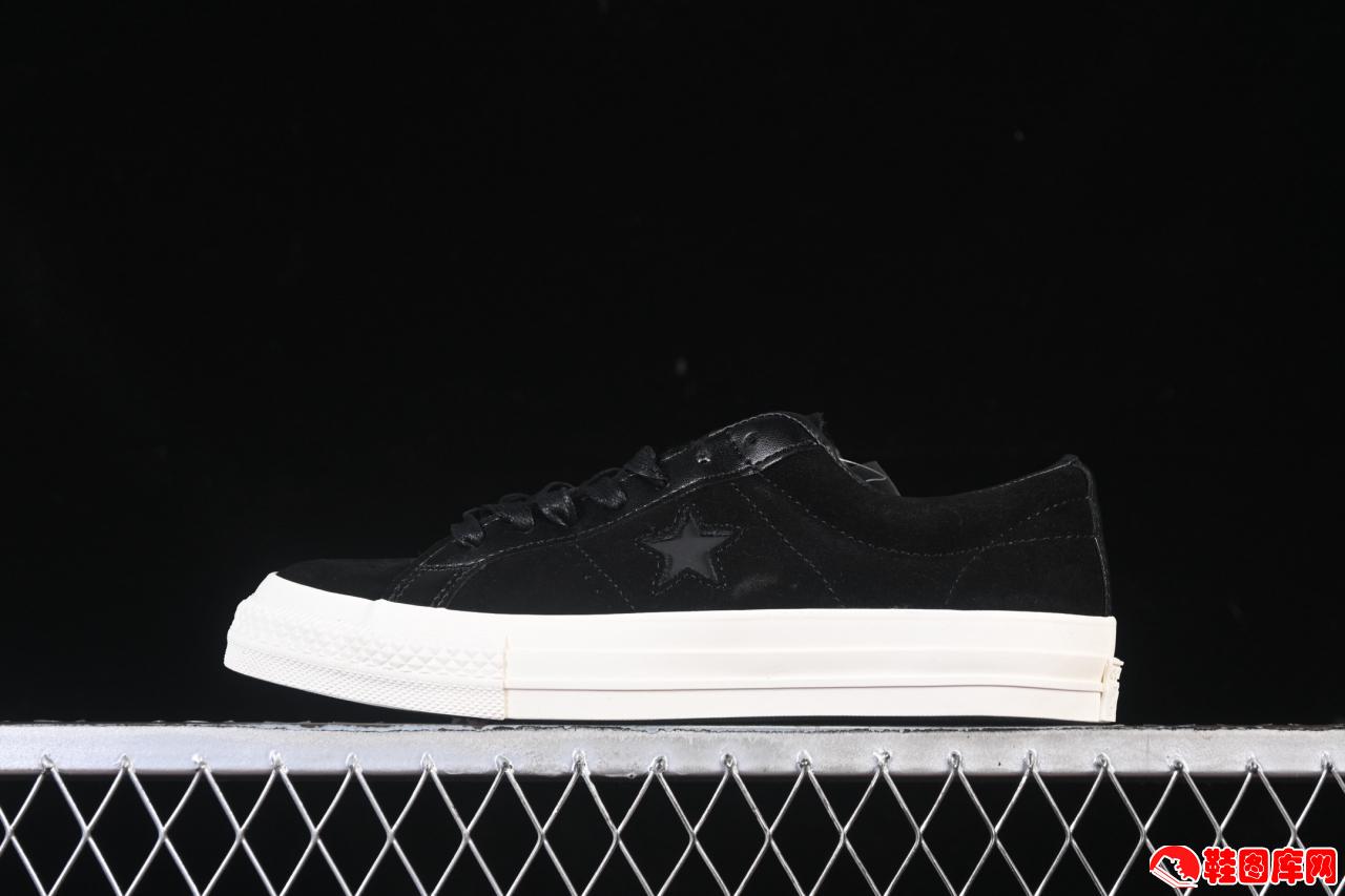 Converse One Star 匡威翻毛皮黑色低帮休闲板鞋：经典星标设计与柔软麂皮质感