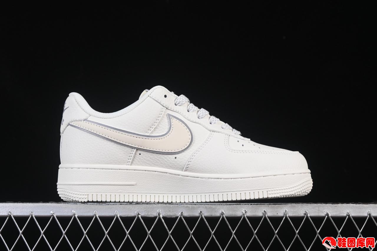 Nike Air Force 1'07 Low 斯图西联名款米色板鞋：原楦工艺重塑经典，奢华细节诠释