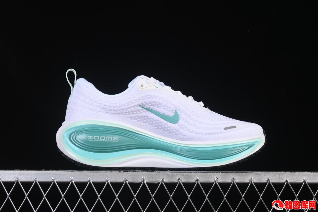 耐克Air Zoom Vomero Plus气垫跑鞋评测与选购指南 型号为HV8154-100