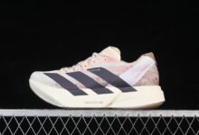 Adidas Adizero Adios 4 M跑鞋评测：轻量透气设计如何助力马拉松训练与竞速表现