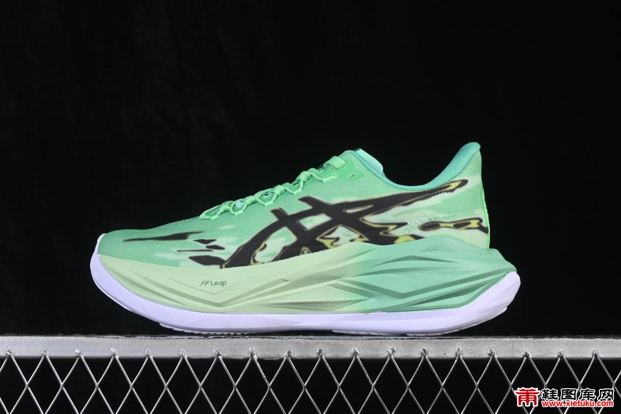 顶级缓震的终极形态：Asics Superblast 3全能跑鞋的日常主义与长距离信仰