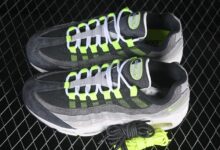 Air Max 95 OG 这双经典的银灰渐层终于回来了！HM4738-001 全掌气垫尺码全
